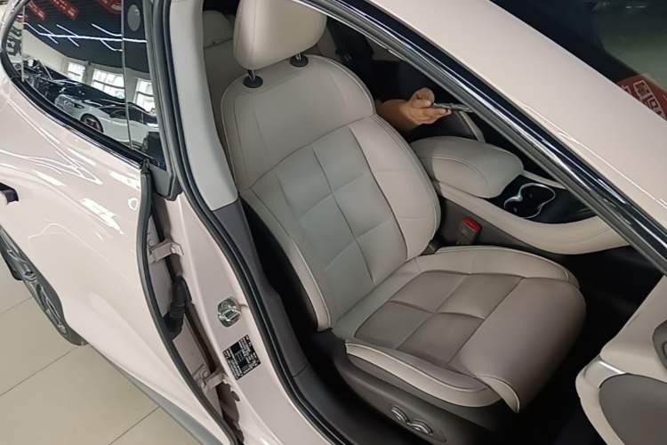 Used IM L6 2024 Max Standard Edition Right Front Seat