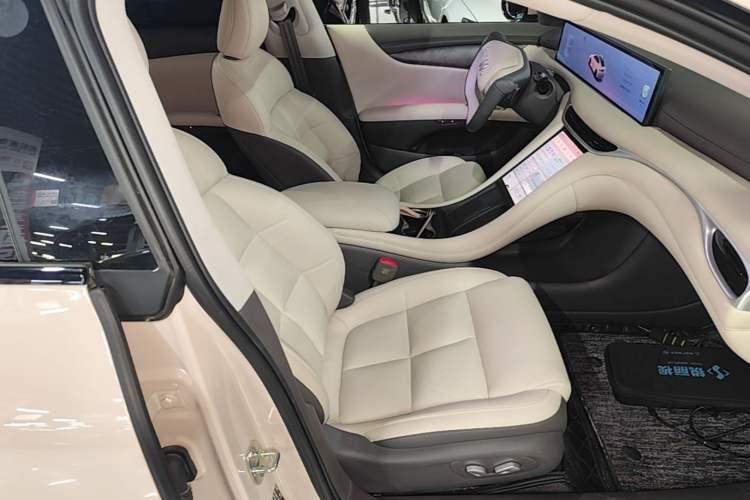 Used IM L6 2024 Max Standard Edition Right Front Seat