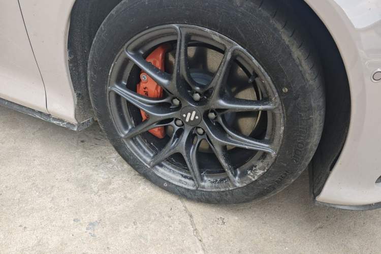Used IM L6 2024 Max Standard Edition Right Front Wheel Hub