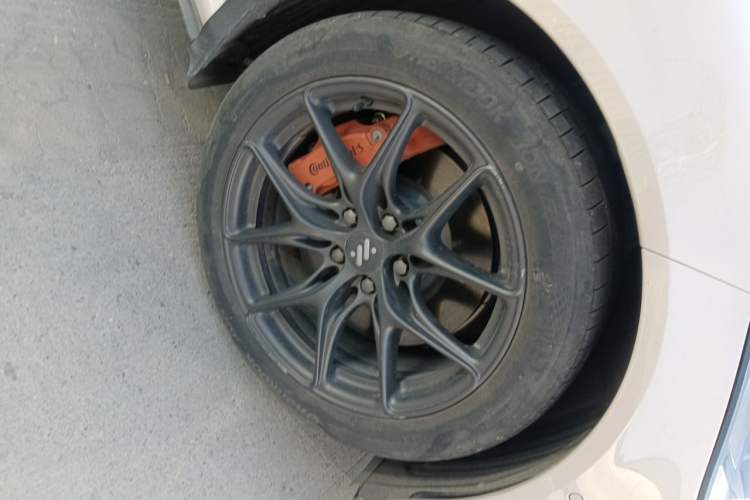Used IM L6 2024 Max Standard Edition Right Front Wheel Hub