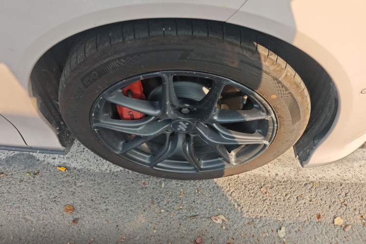 Used IM L6 2024 Max Standard Edition Right Front Wheel Hub