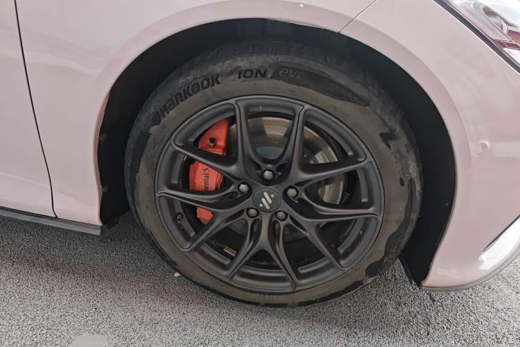 Used IM L6 2024 Max Standard Edition Right Front Wheel Hub