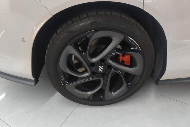 Used IM L6 2024 Max Enhanced Performance Edition Right Rear Wheel Hub
