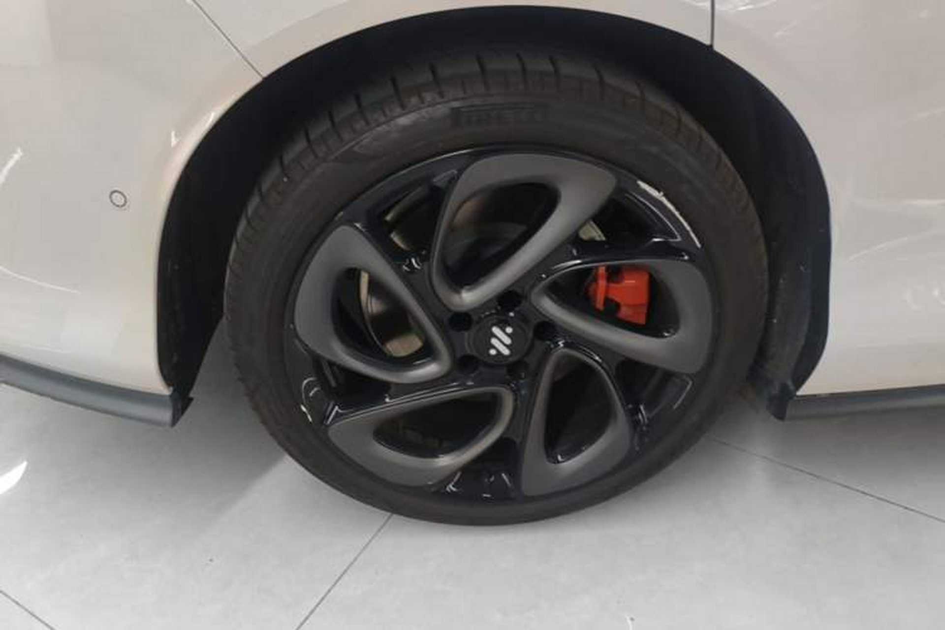 Used IM L6 2024 Max Enhanced Performance Edition Right Rear Wheel Hub