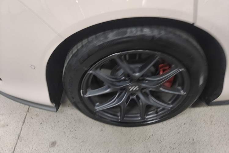 Used IM L6 2024 Max Standard Edition Right Rear Wheel Hub