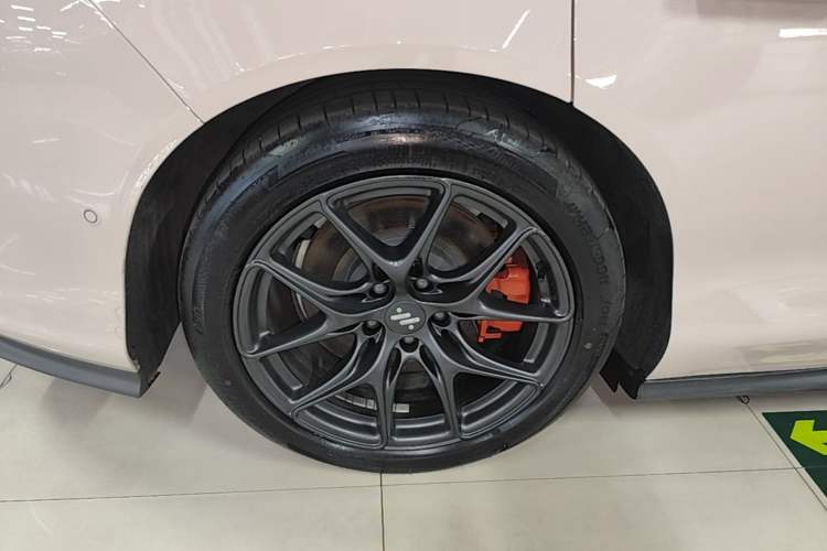 Used IM L6 2024 Max Standard Edition Right Rear Wheel Hub