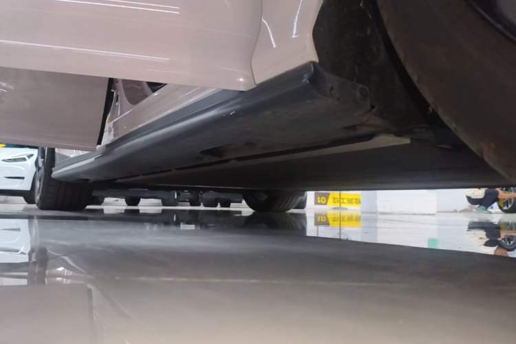 Used IM L6 2024 Max Enhanced Performance Edition Right Side Sill