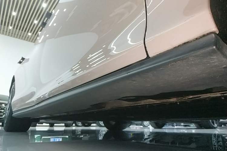 Used IM L6 2024 Max Standard Edition Right Side Sill