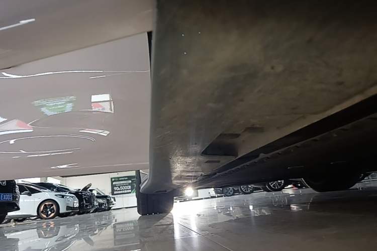 Used IM L6 2024 Max Standard Edition Right Side Sill