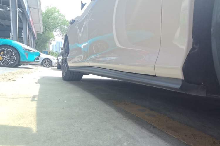 Used IM L6 2024 Max Standard Edition Right Side Sill