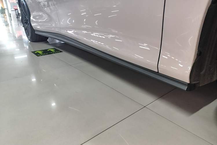 Used IM L6 2024 Max Standard Edition Right Side Sill
