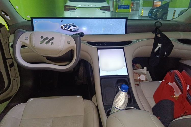 Used IM L6 2024 Max Long-Range Version Center Console