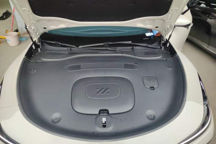 Used IM L6 2024 Max Standard Edition Engine Bay