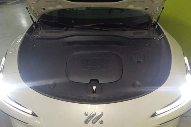 Used IM L6 2024 Max Long-Range Version Engine Bay