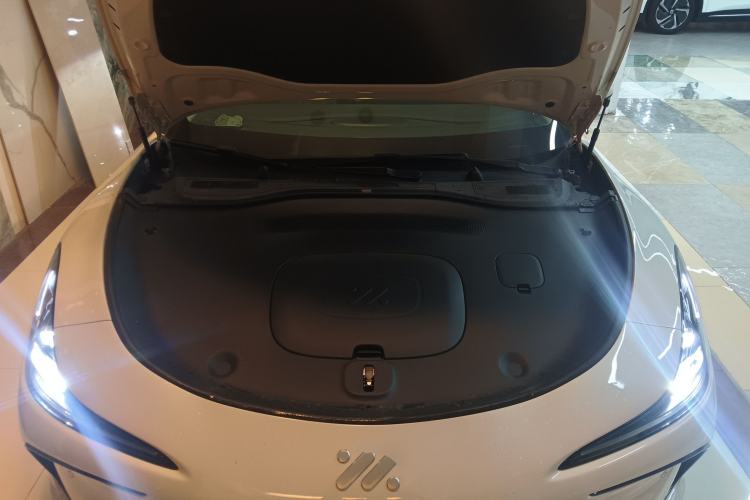 Used IM L6 2024 Max Standard Edition Engine Bay