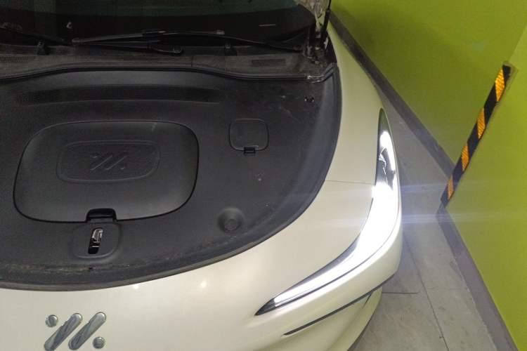 Used IM L6 2024 Max Long-Range Version Engine Bay Left