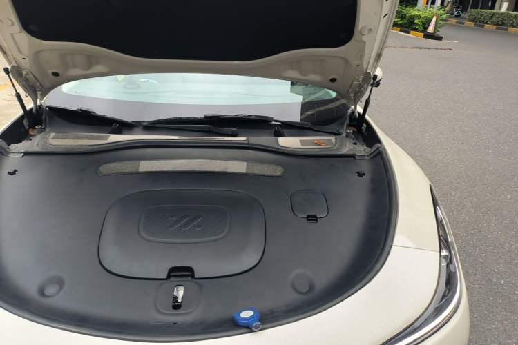 Used IM L6 2024 Max Standard Edition Engine Bay Left