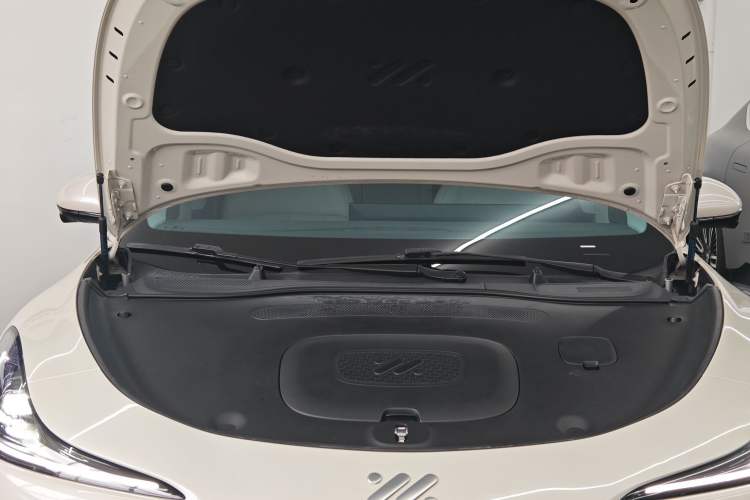 Used IM L6 2024 Max Standard Edition Engine Bay