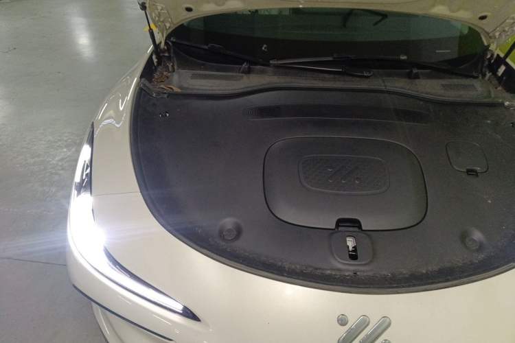 Used IM L6 2024 Max Long-Range Version Engine Bay Right