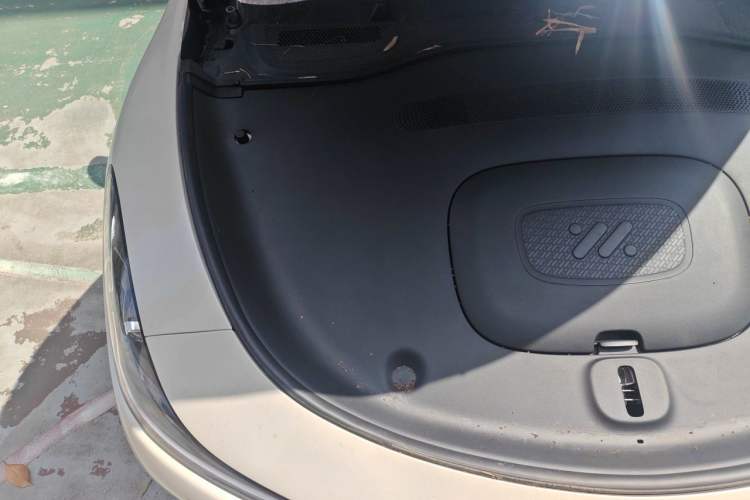 Used IM L6 2024 Max Standard Edition Engine Bay Right