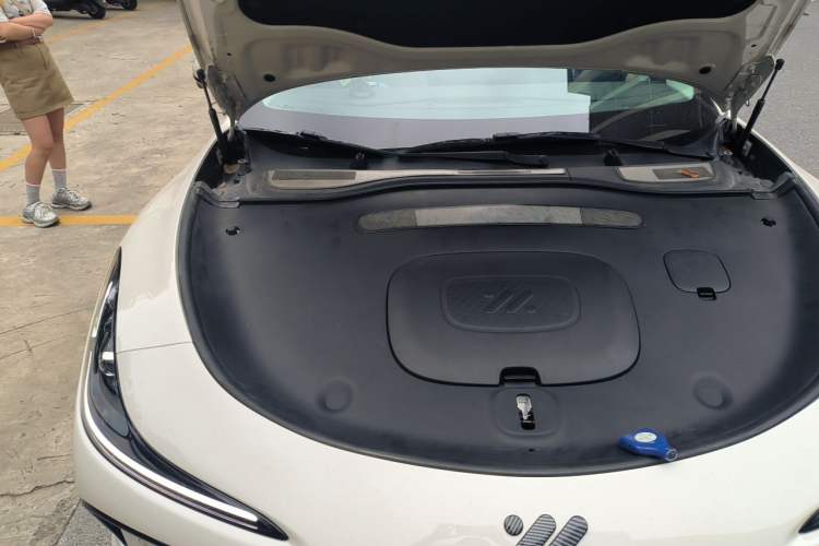 Used IM L6 2024 Max Standard Edition Engine Bay Right
