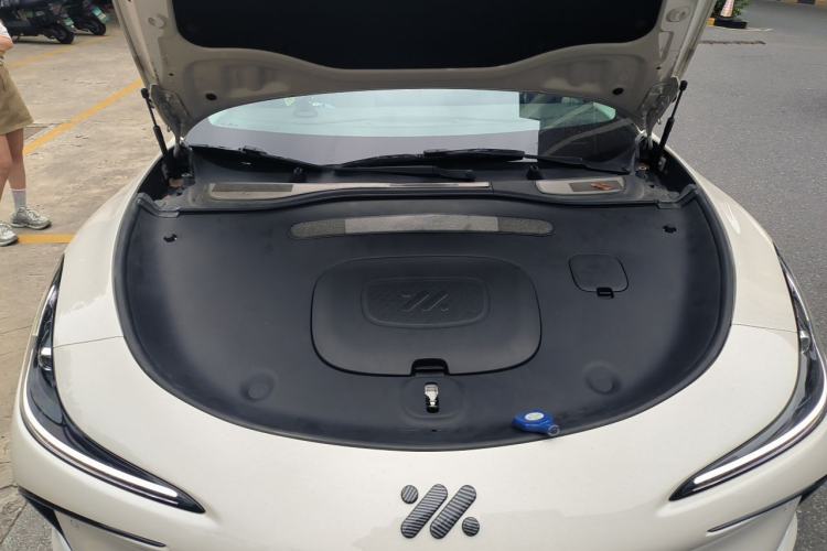 Used IM L6 2024 Max Standard Edition Engine Bay