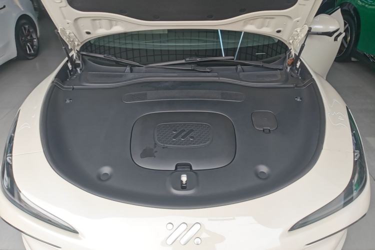Used IM L6 2024 Max Long-Range Version Engine Bay