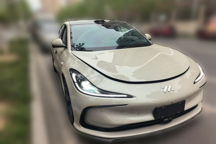 Used IM L6 2024 Max Standard Edition Front Right 45 Deg