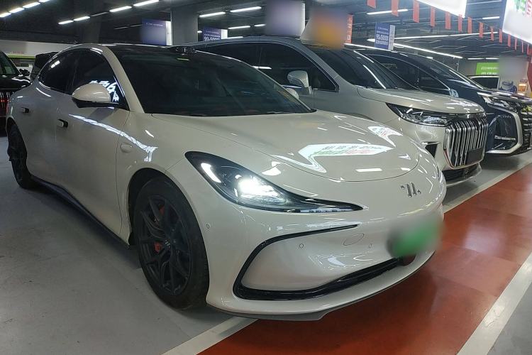 Used IM L6 2024 Max Standard Edition Front Right 45 Deg