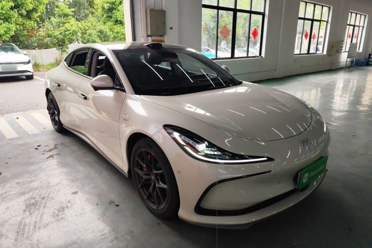 Used IM L6 2024 Max Enhanced Performance Edition Front Right 45 Deg