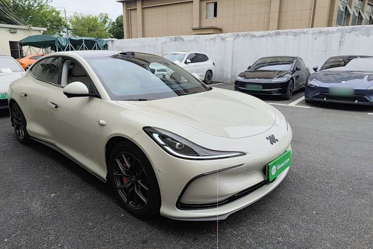 Used IM L6 2024 Max Standard Edition Front Right 45 Deg