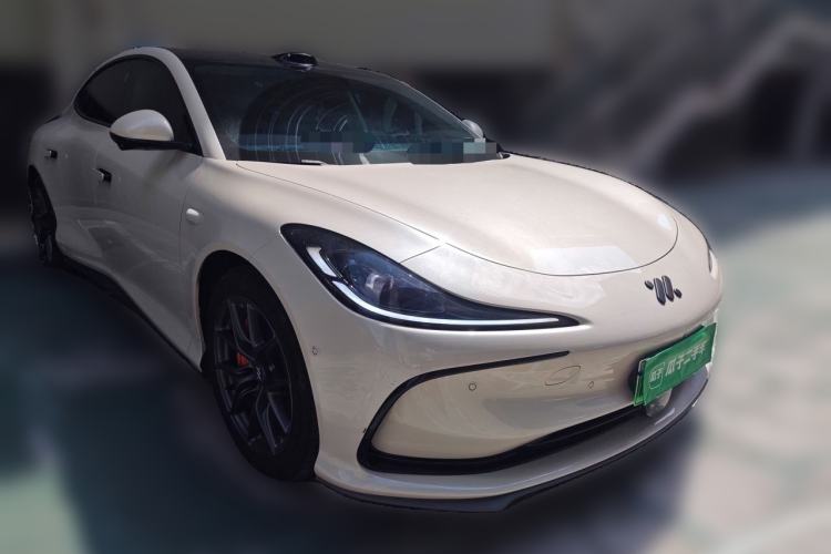 Used IM L6 2024 Max Standard Edition Front Right 45 Deg