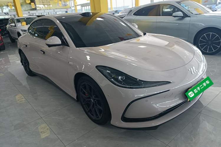 Used IM L6 2024 Max Standard Edition Front Right 45 Deg