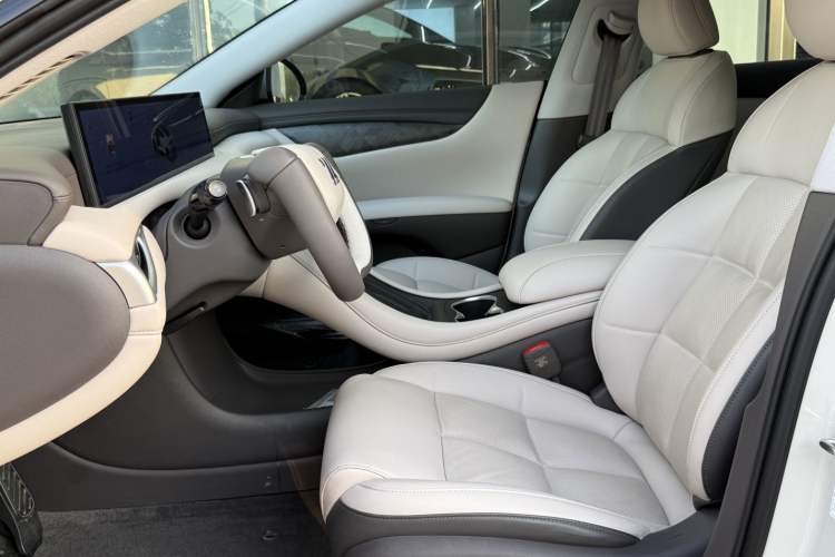 Used IM L6 2024 Max Standard Edition Interior 1