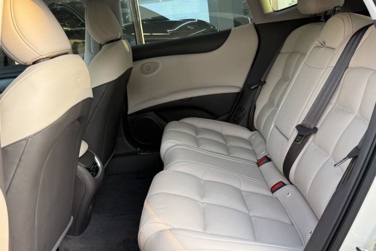 Used IM L6 2024 Max Standard Edition Interior 2