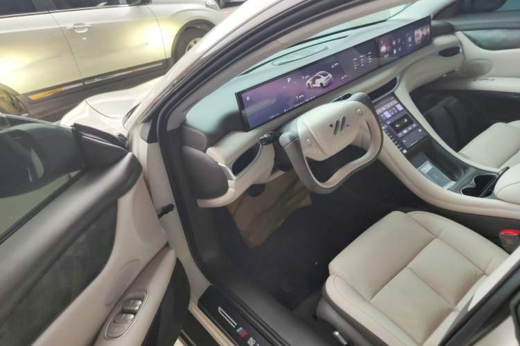Used IM L6 2024 Max Standard Edition Interior 3