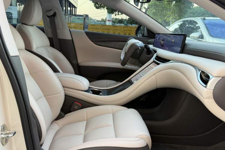 Used IM L6 2024 Max Standard Edition Interior 6
