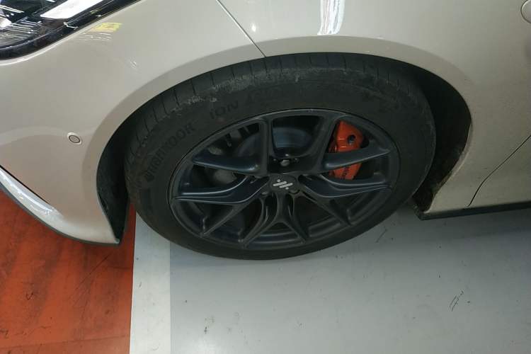 Used IM L6 2024 Max Standard Edition Left Front Wheel Hub