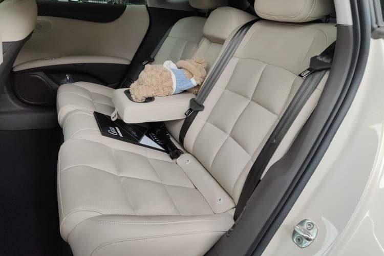Used IM L6 2024 Max Standard Edition Left Rear Seat