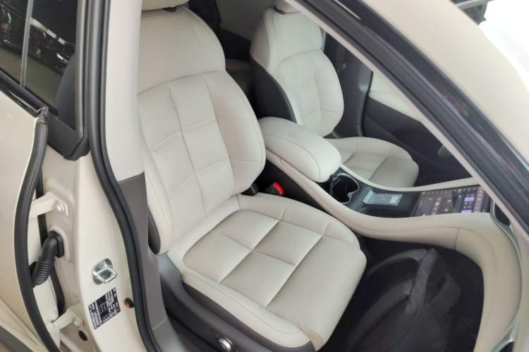 Used IM L6 2024 Max Standard Edition Right Front Seat