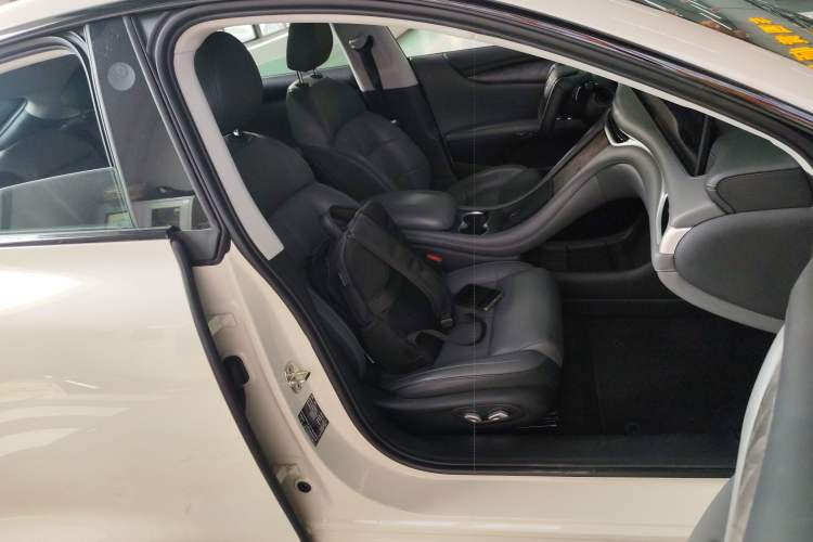 Used IM L6 2024 Max Enhanced Performance Edition Right Front Seat
