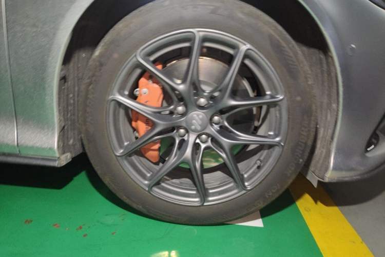 Used IM L6 2024 Max Enhanced Performance Edition Right Front Wheel Hub
