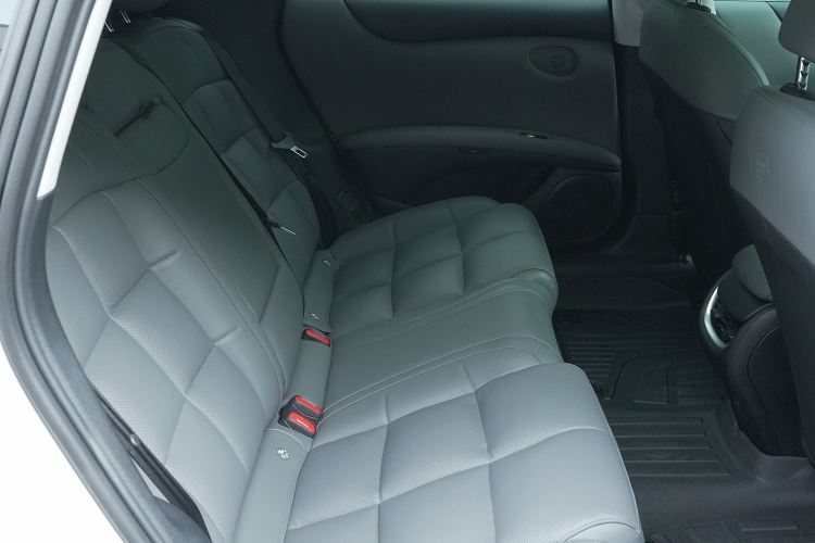 Used IM L6 2024 Max Standard Edition Right Rear Seat