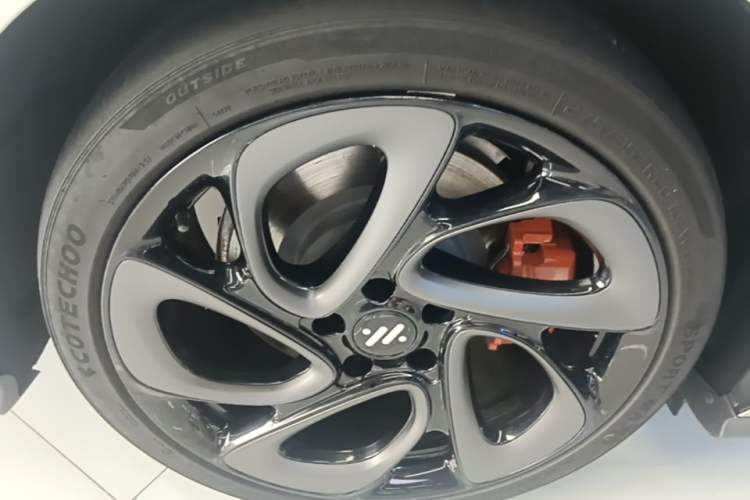 Used IM L6 2024 Max Extended-Range Version Right Rear Wheel Hub