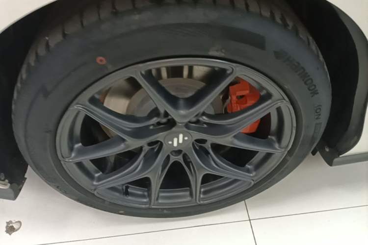 Used IM L6 2024 Max Standard Edition Right Rear Wheel Hub
