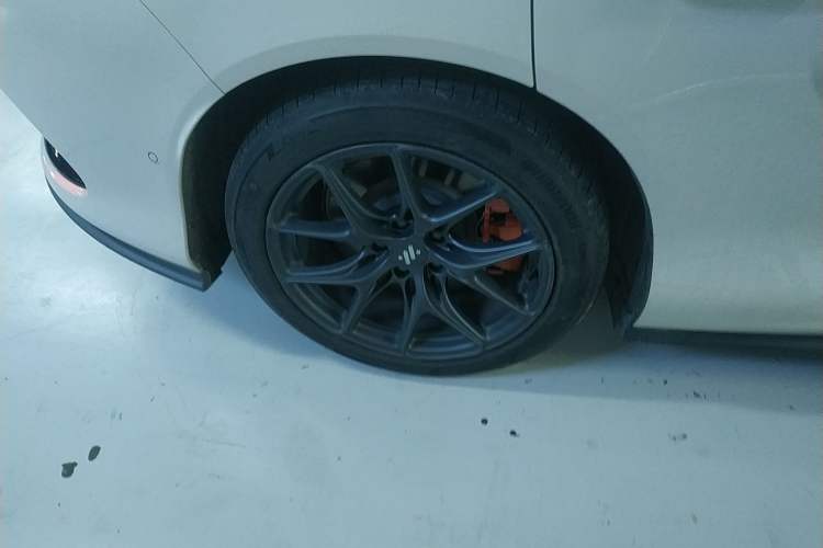 Used IM L6 2024 Max Standard Edition Right Rear Wheel Hub