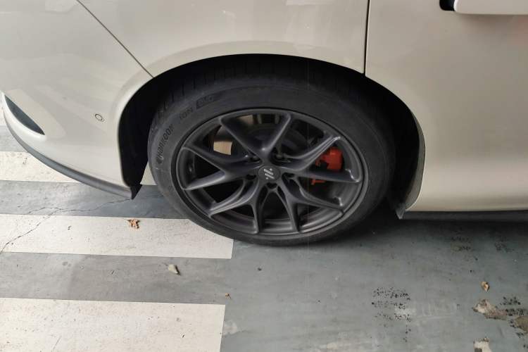 Used IM L6 2024 Max Enhanced Performance Edition Right Rear Wheel Hub