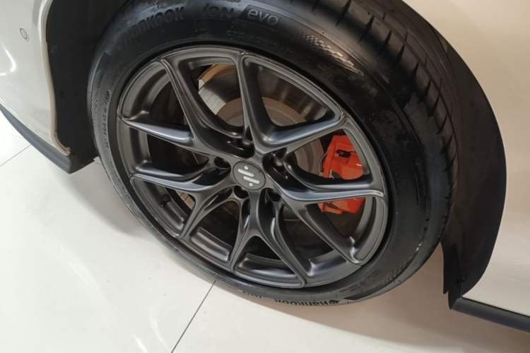Used IM L6 2024 Max Standard Edition Right Rear Wheel Hub