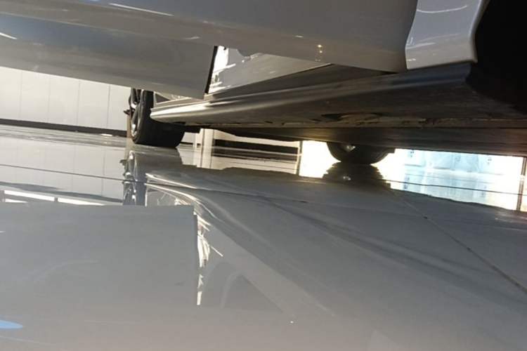 Used IM L6 2024 Max Extended-Range Version Right Side Sill