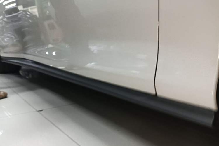Used IM L6 2024 Max Standard Edition Right Side Sill
